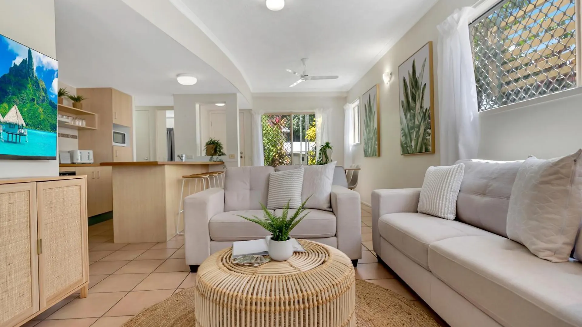 Wallaby Beach House - Resort-Style Comforts Trinity Beach Apartment