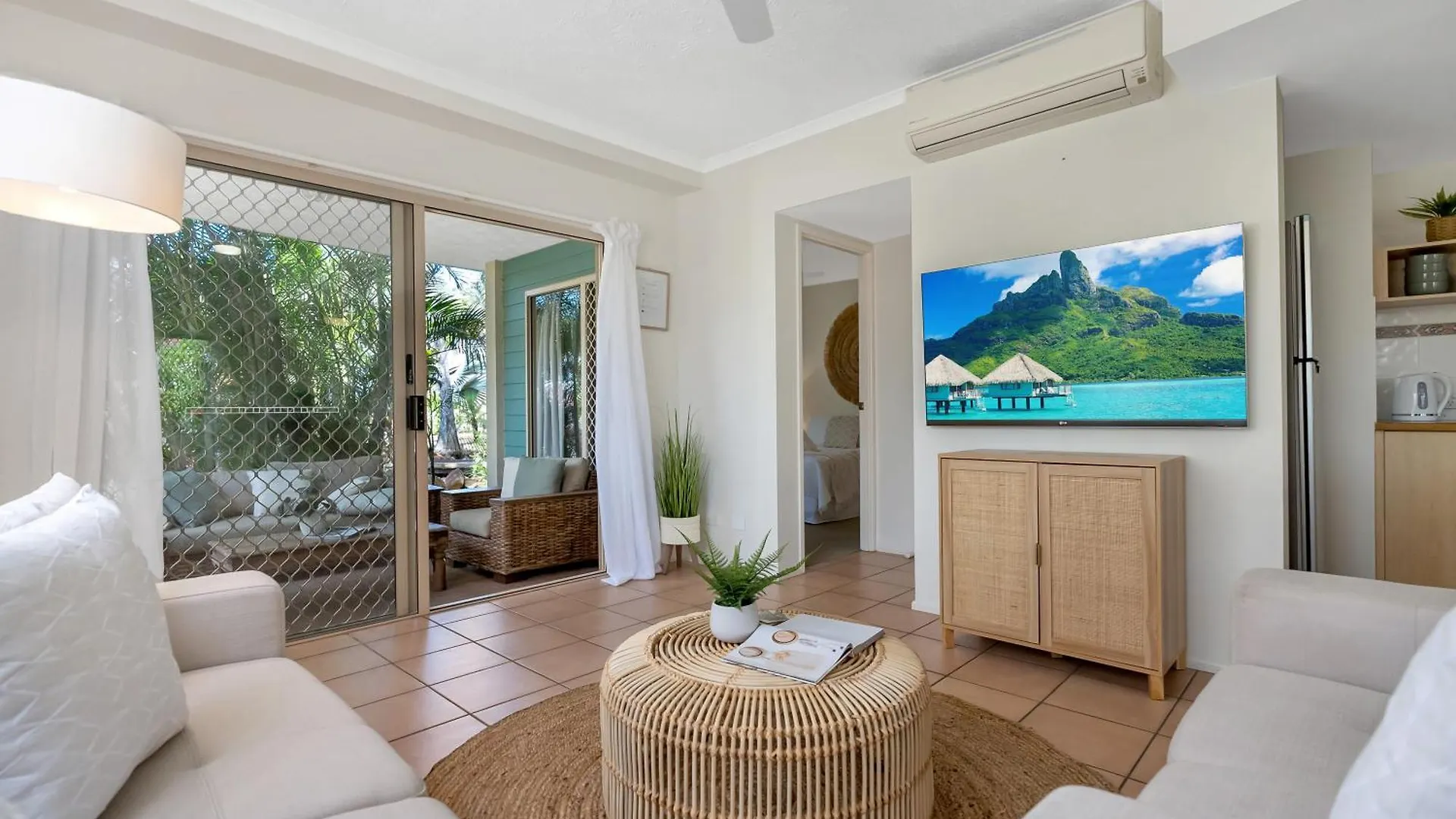 Wallaby Beach House - Resort-Style Comforts Trinity Beach Apartment