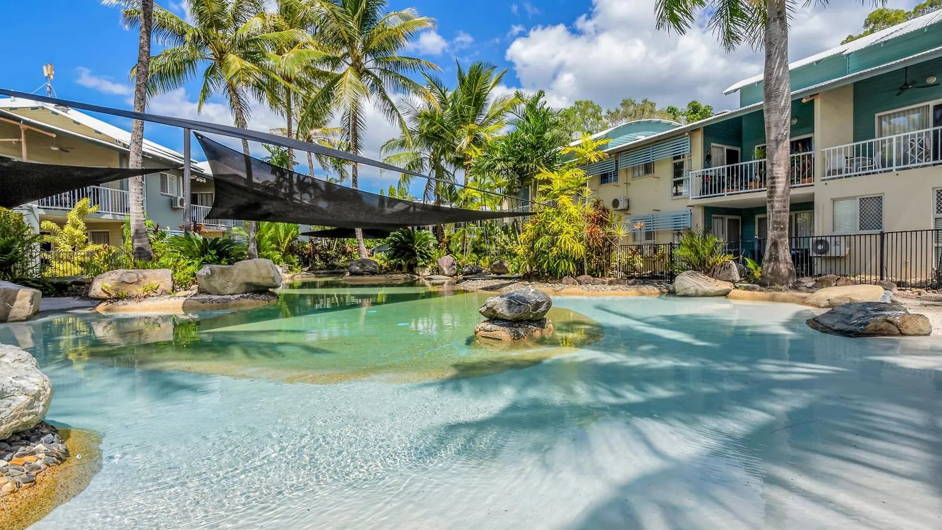 Wallaby Beach House - Resort-Style Comforts Trinity Beach Apartment