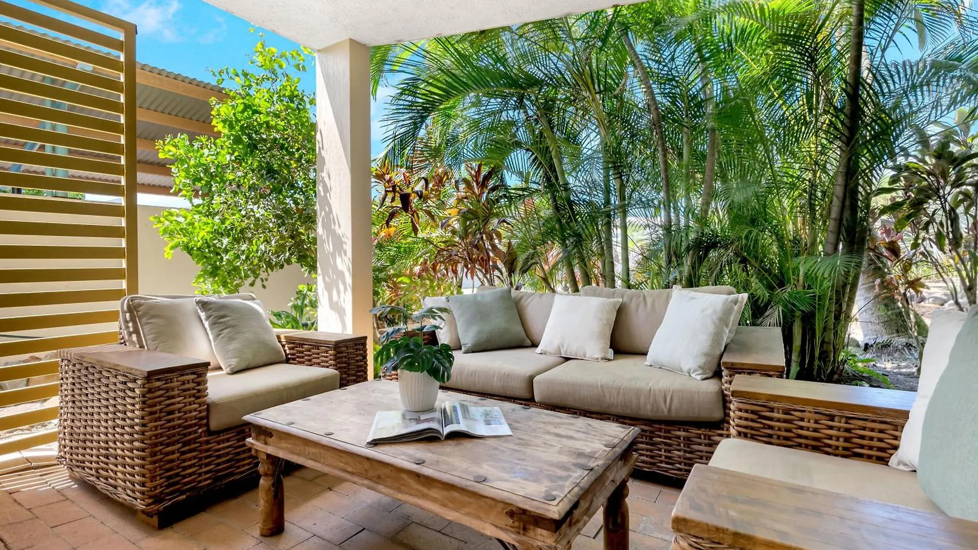 Wallaby Beach House - Resort-Style Comforts Trinity Beach Apartment